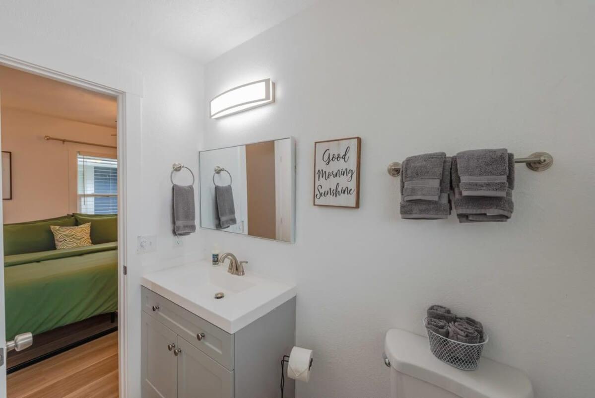 #Stayinmydistrict Coos Bay Cypress Cottage ภายนอก รูปภาพ